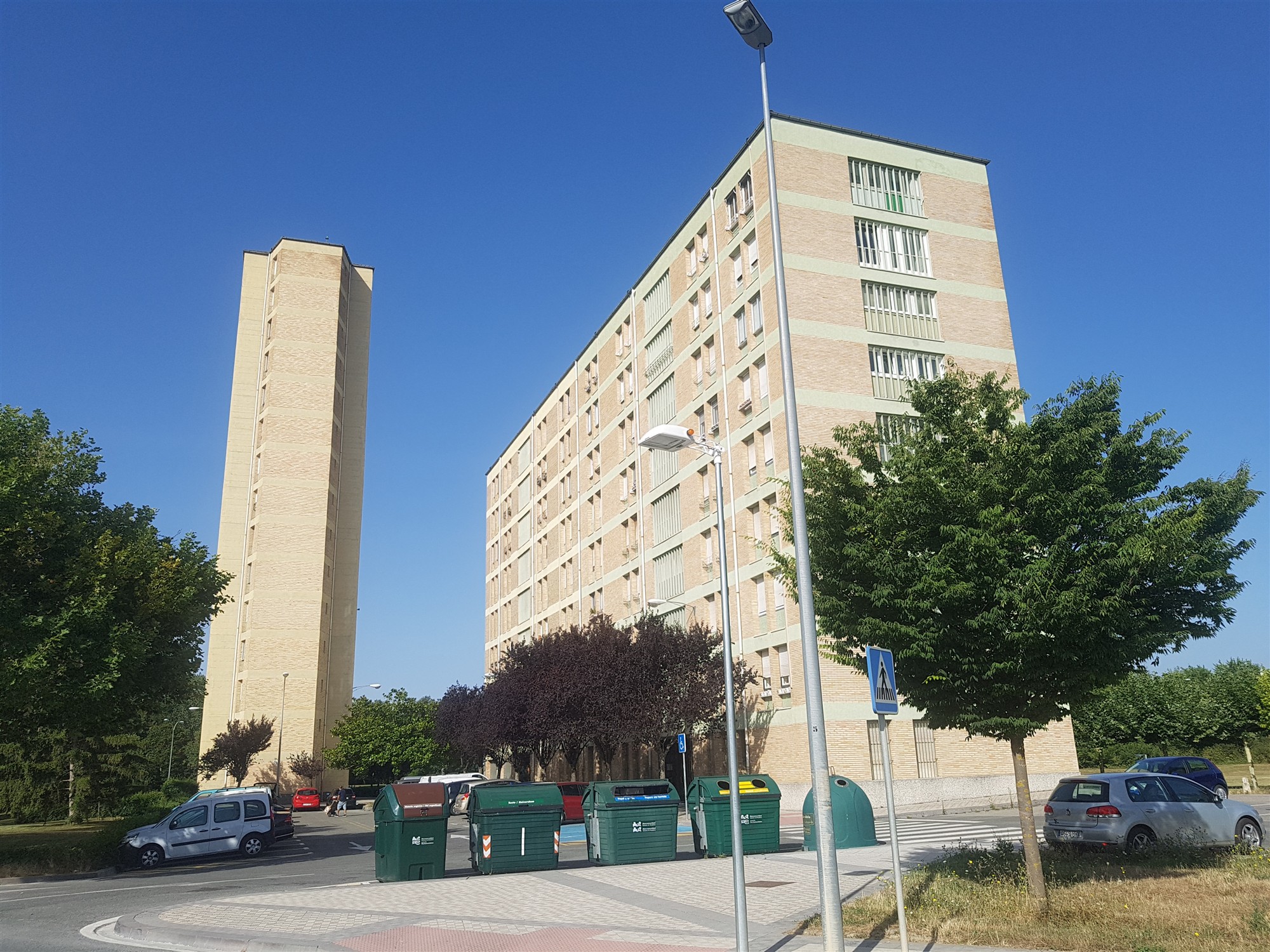 Fachada de una comunidad de vecinos de pamplona