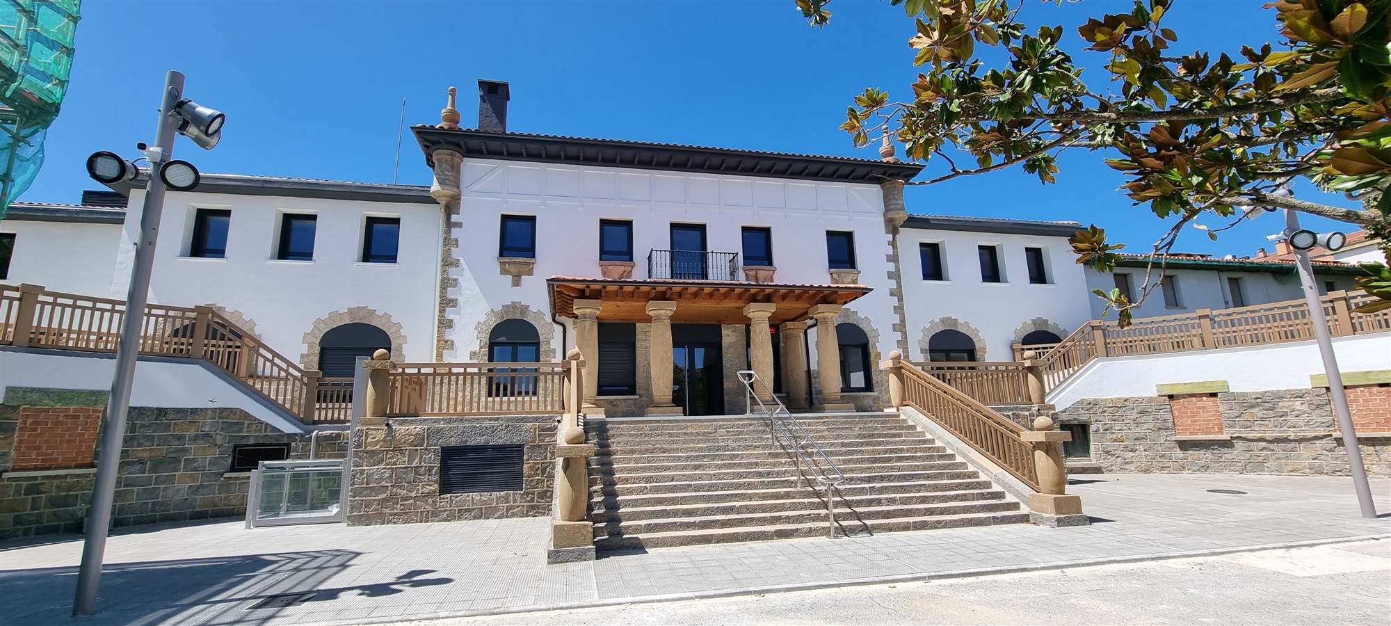 Fachada principal de la residencia