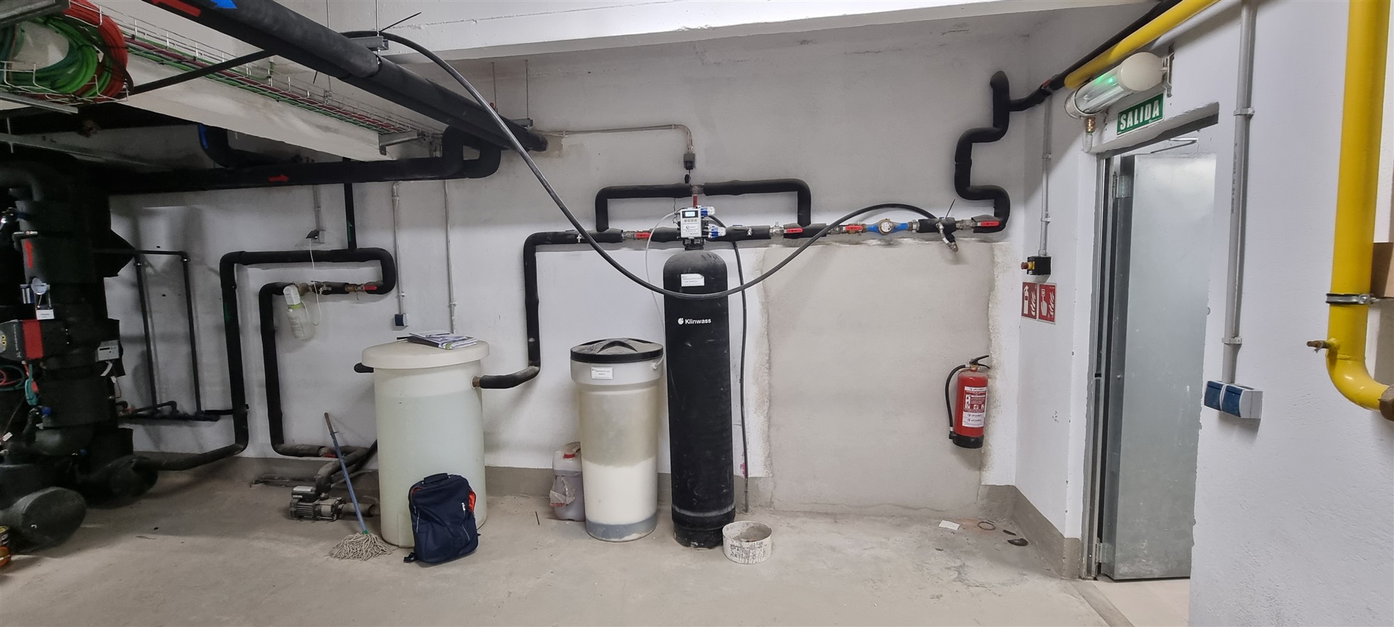 Diferentes elementos de una instalación de calefacción industrial