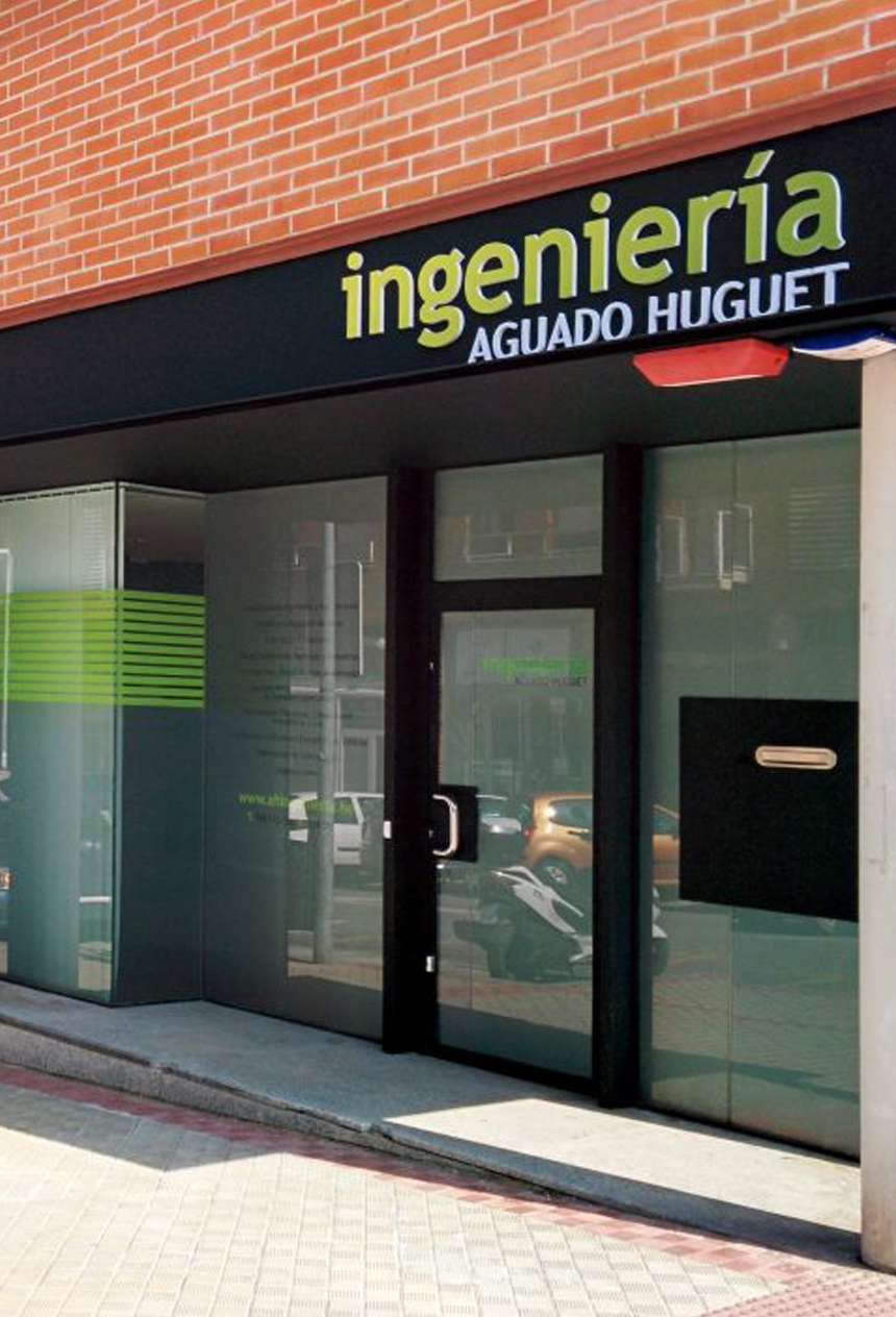 Fachada principal de Ingeniería Aguado Huguet en Pamplona