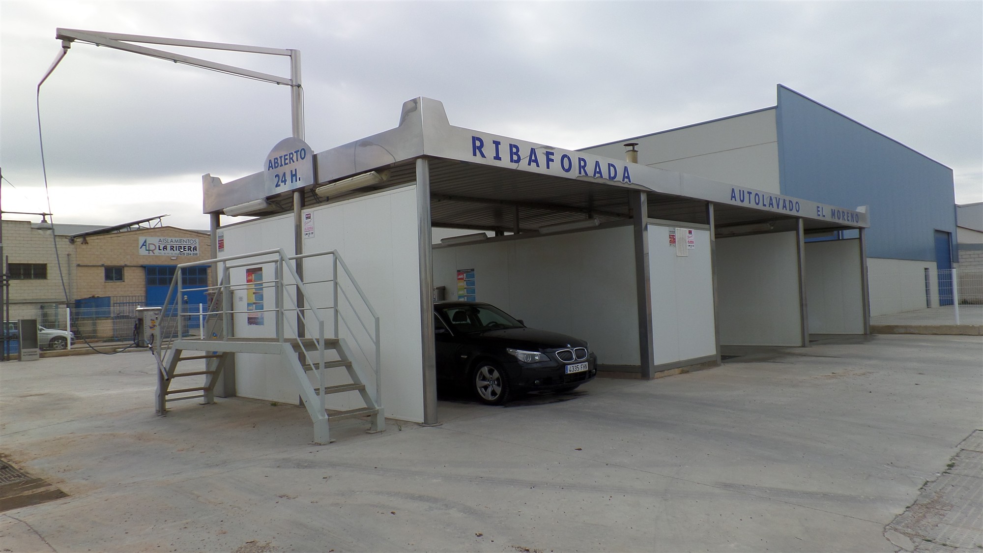 Lavadero de coches con espacio para 3